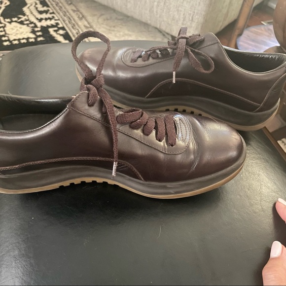 LOUIS VUITTON Brown leather sneakers - Picture 2 of 12